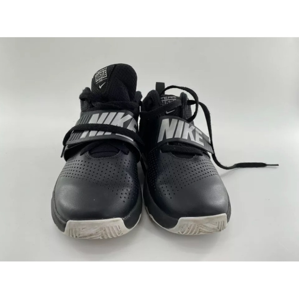 Nike Boys Size 7 Youth Team Hustle Basketball Shoe